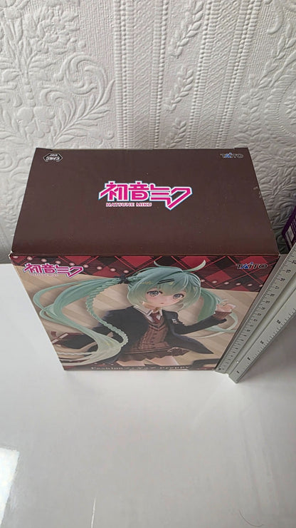 Hatsune Miku Fashion Series Preppy Taito Vocaloid Figure