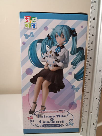 Hatsune Miku x Cinnamoroll Osumashi Ver SEGA Noodle Stopper Vocaloid Figure Seal