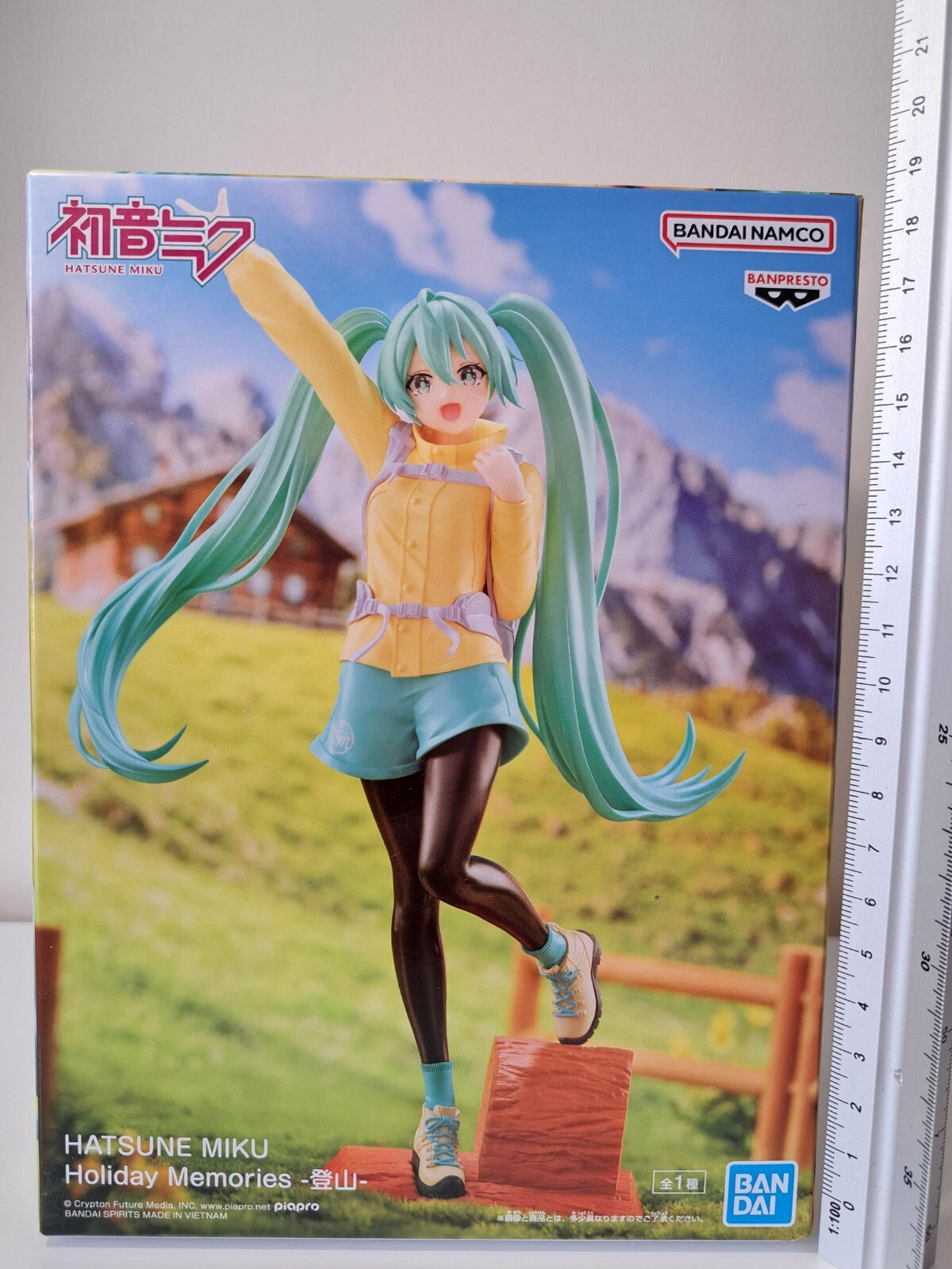 Hatsune Miku Holiday Memories Mountain Climbing Banpresto Vocaloid Figure