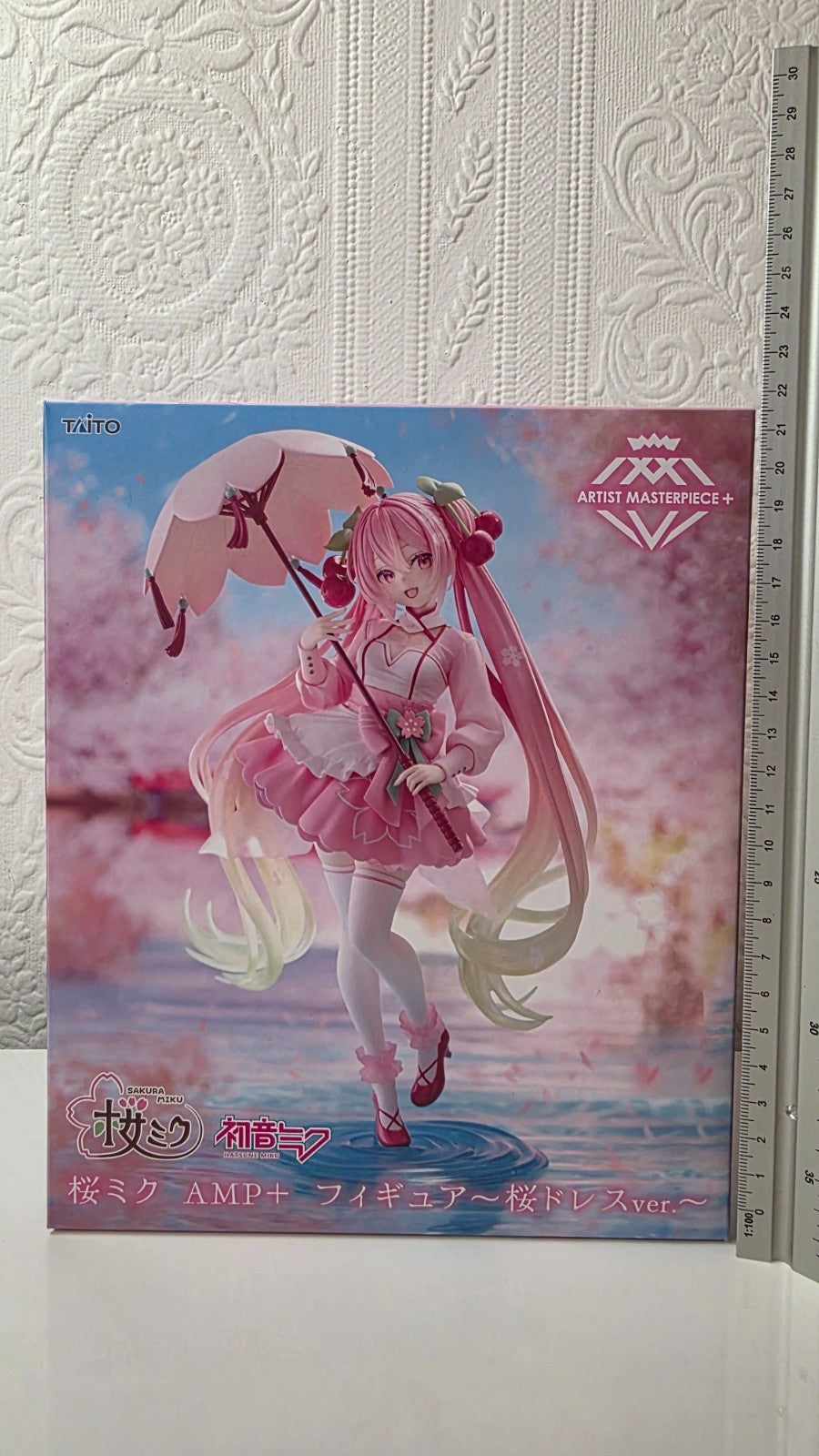 Sakura Miku AMP+ Sakura Dress Taito Artist Masterpiece + Hatsune Miku Figure