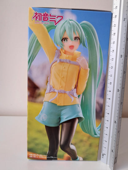 Hatsune Miku Holiday Memories Mountain Climbing Banpresto Vocaloid Figure