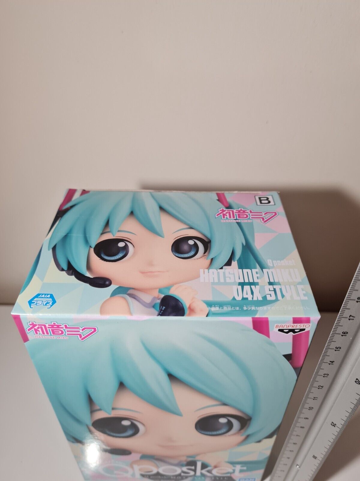 Hatsune Miku Q Posket V4X Style Ver B Banpresto Vocaloid Figure Sealed Prayer